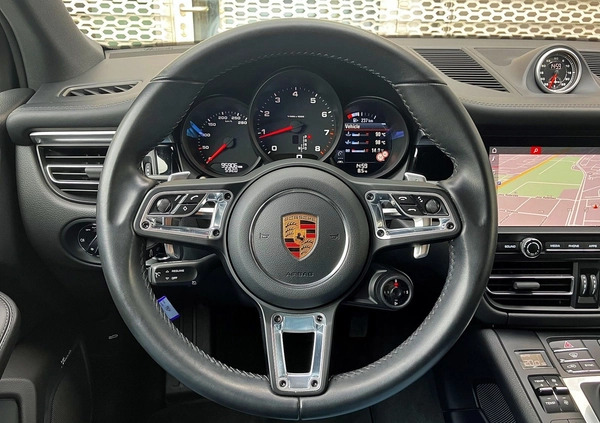Porsche Macan cena 229000 przebieg: 95907, rok produkcji 2019 z Bytów małe 781